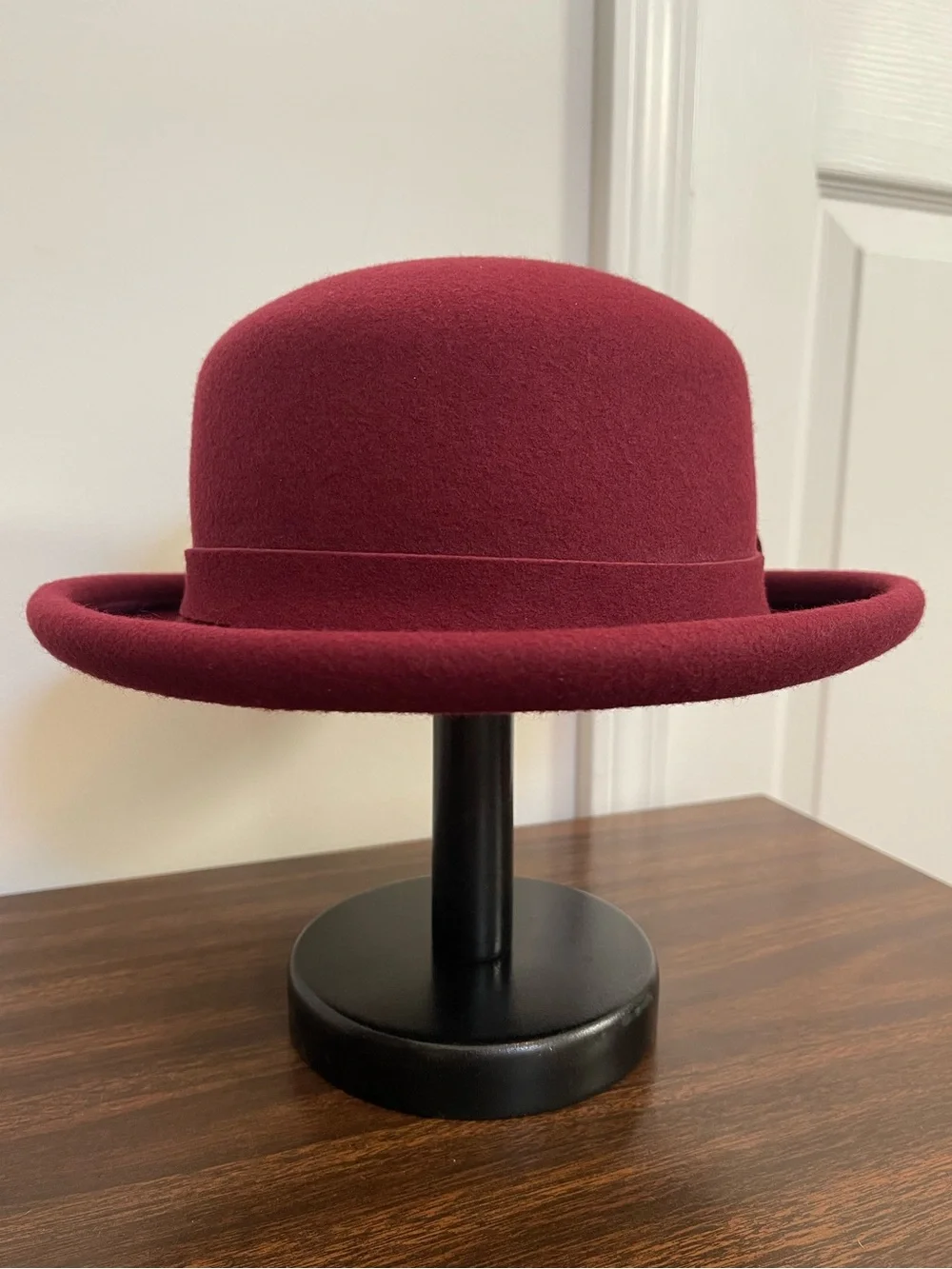 VTG Burgundy Liz Claiborne 100% Wool Cloche Hat with 3D Floral Accent & Hat Box - Picture 4 of 9